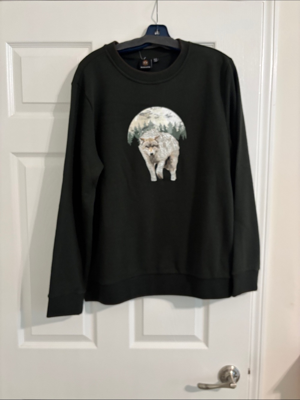 Men's/womens  Black Crewneck Sweater with Wolf Graphic
